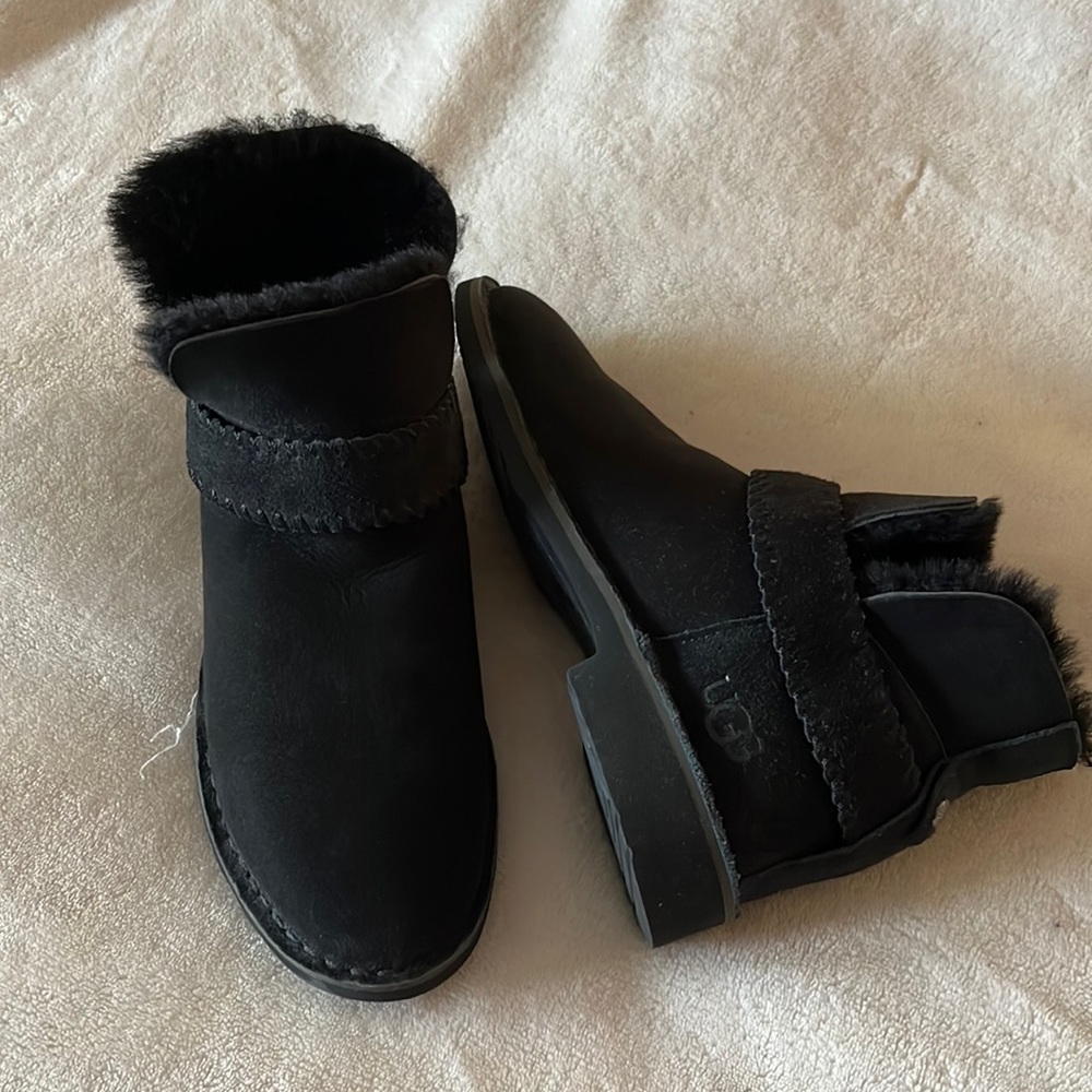 Women’s UGG boots, size 8 (USA) black